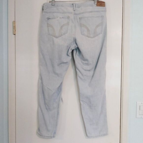 Hollister Light Wash High Rise Destroyed Mom Jeans - Picture 2 of 5